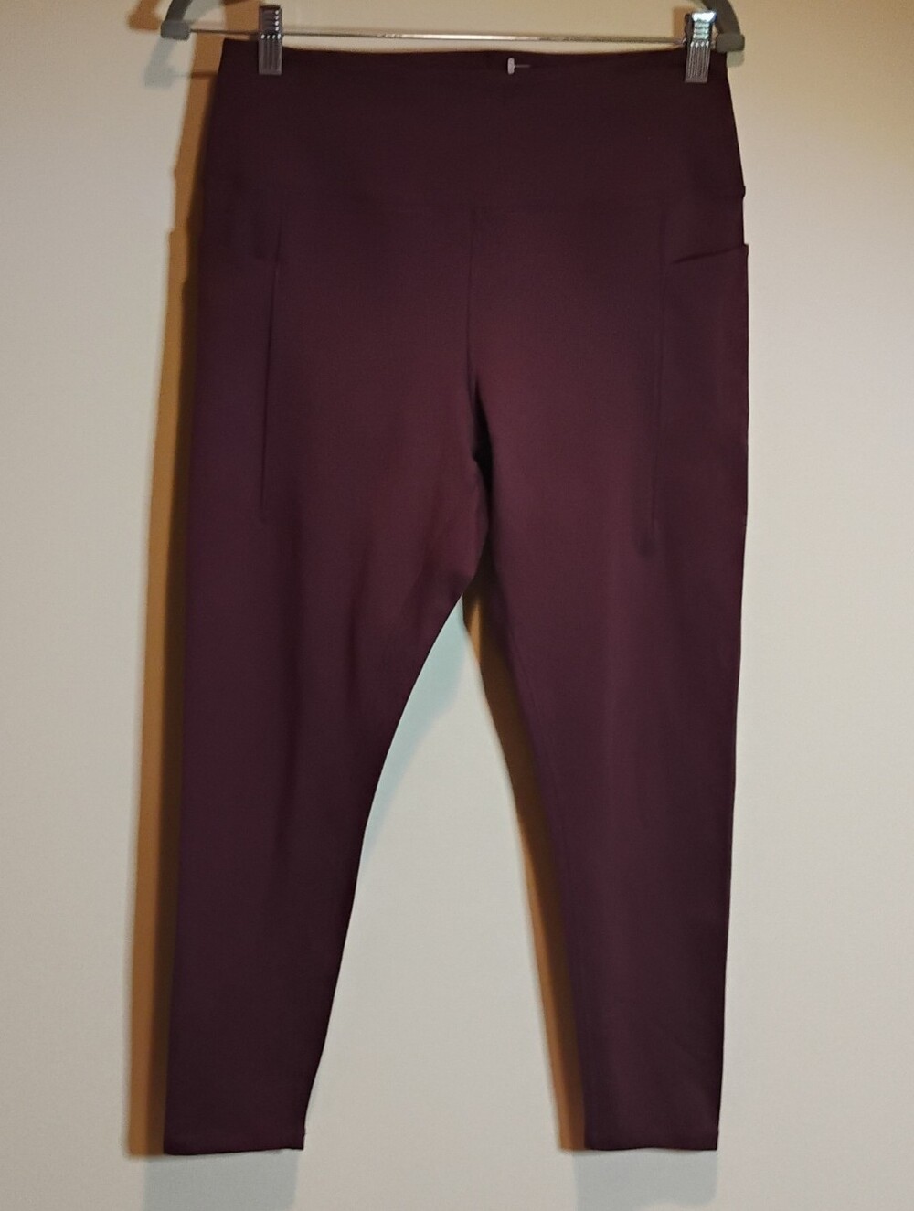 NWOT Danskin  High-Waist Leggings with Side Pockets Size L Color-Sassafras